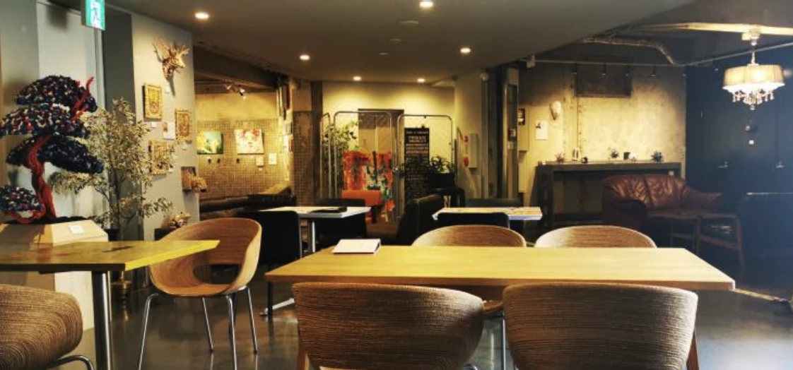 新感覚アートカフェ EPIC Art Space Cafe & Bar